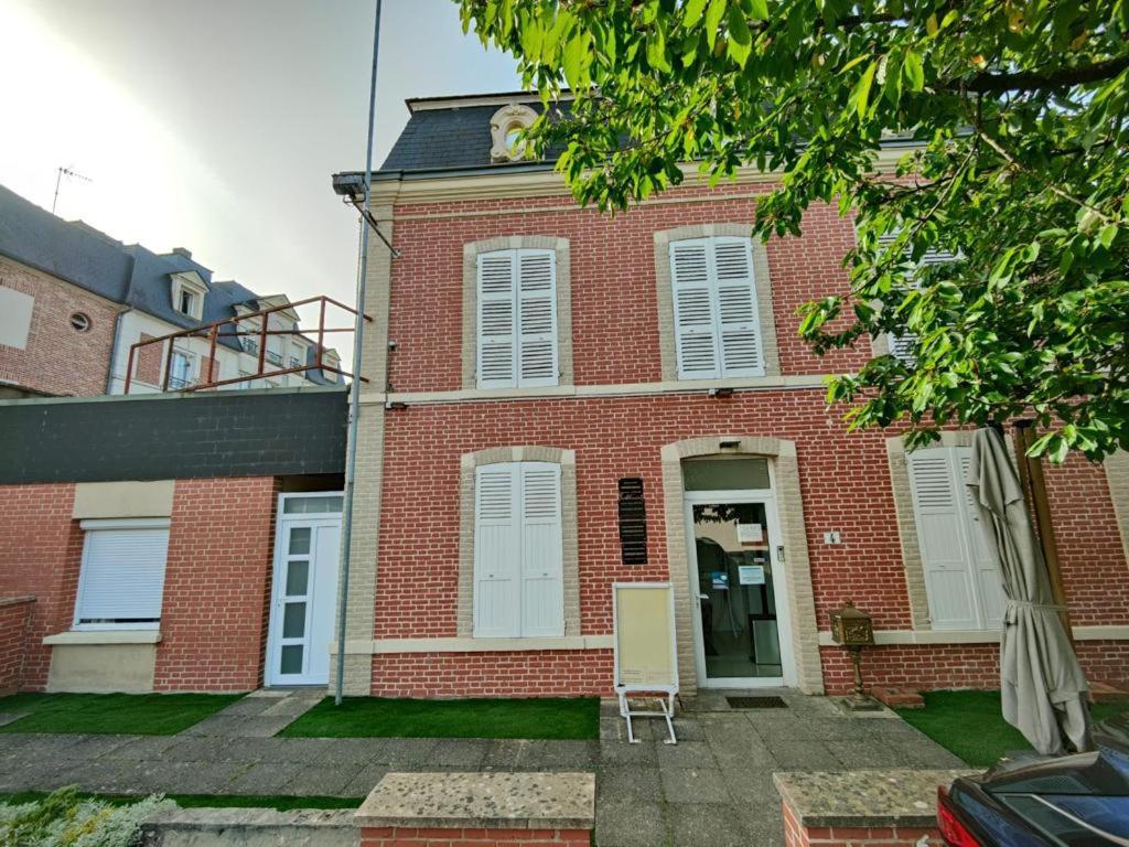 Appartement En Residence Gisors Kültér fotó